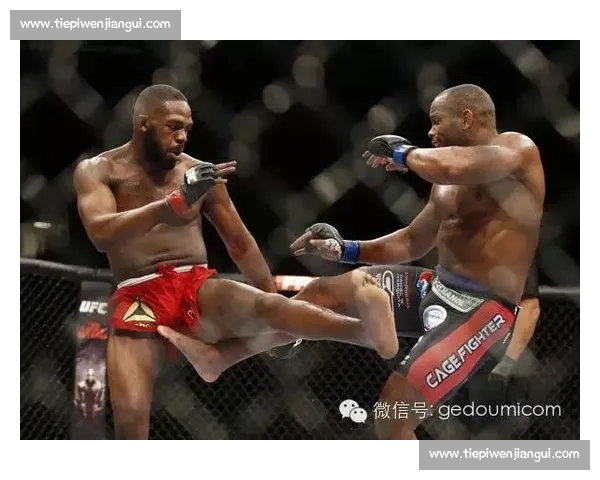 科米尔对决琼斯一番战揭示轻重量级王座恩怨起点与时代碰撞的巅峰序章